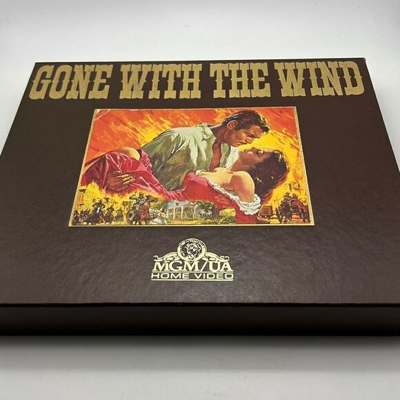 Gone With the Wind (VHS, 2-Tape Set) includes‎ Deluxe Souvenir Program Booklet - Picture 1 of 3